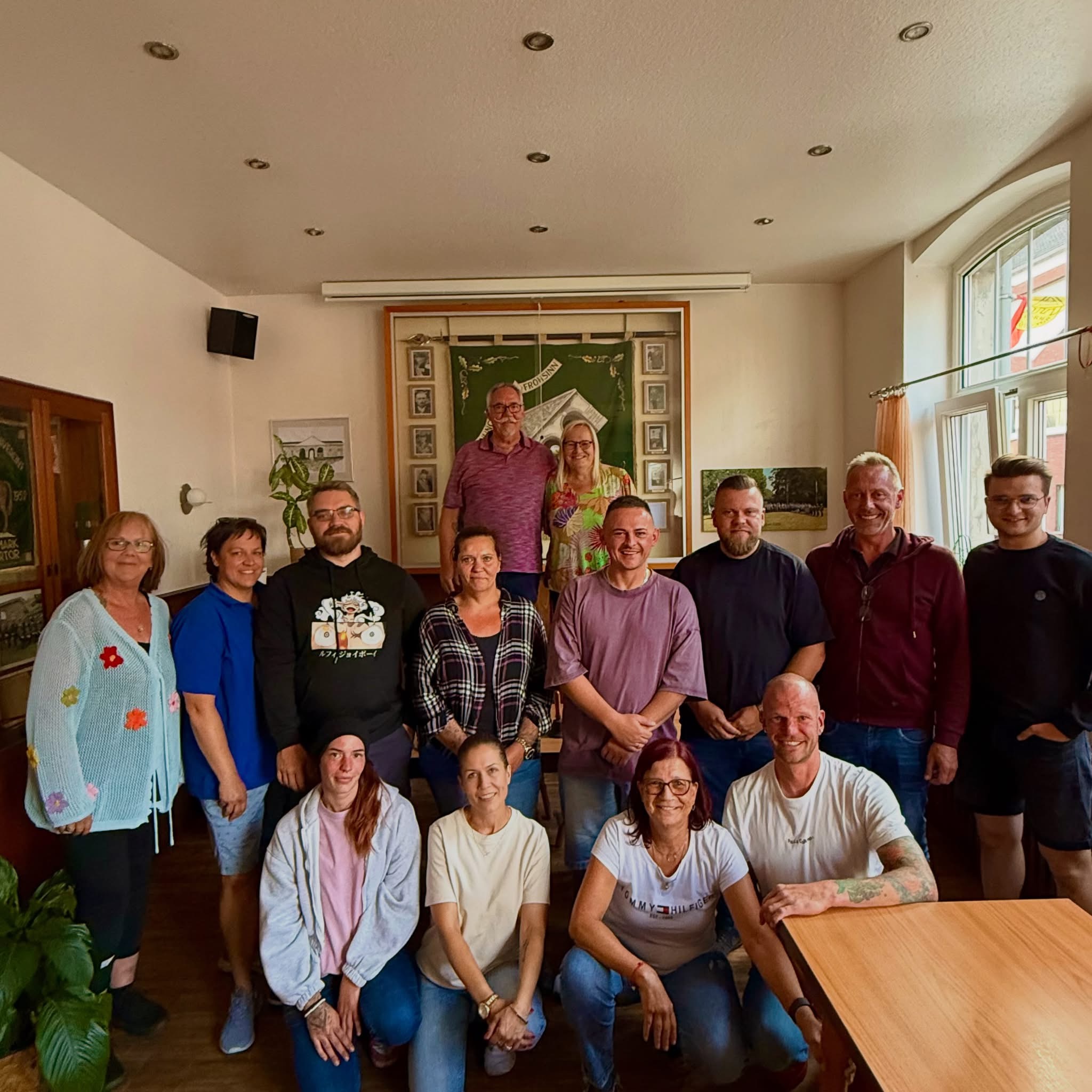 Gruppenfoto des Vorstands des Feldmarker Karnevals-Komitees